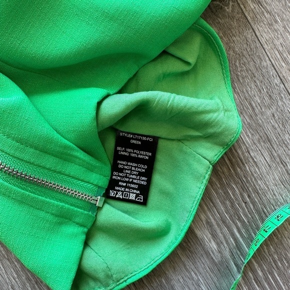 LUSH Green Crop Top Size Medium Med - Picture 8 of 8